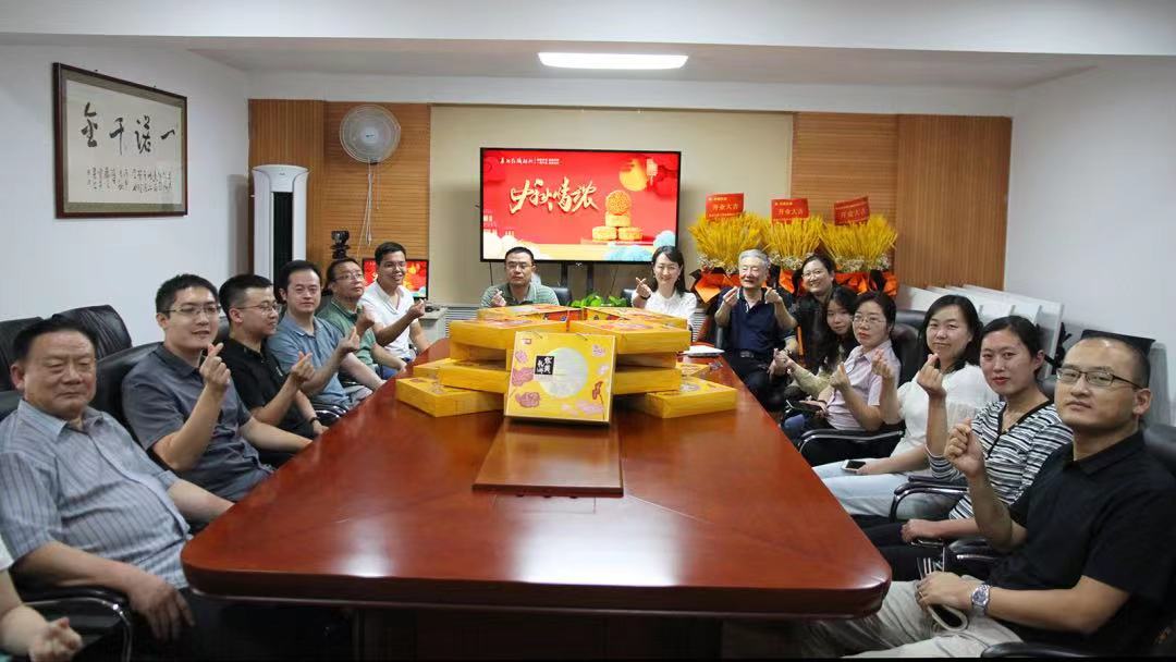 月是故鄉(xiāng)明，情是華諾濃