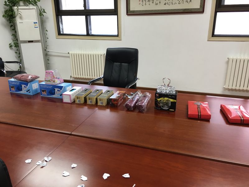 華諾信誠(chéng)為女員工發(fā)放“三八”節(jié)禮物
